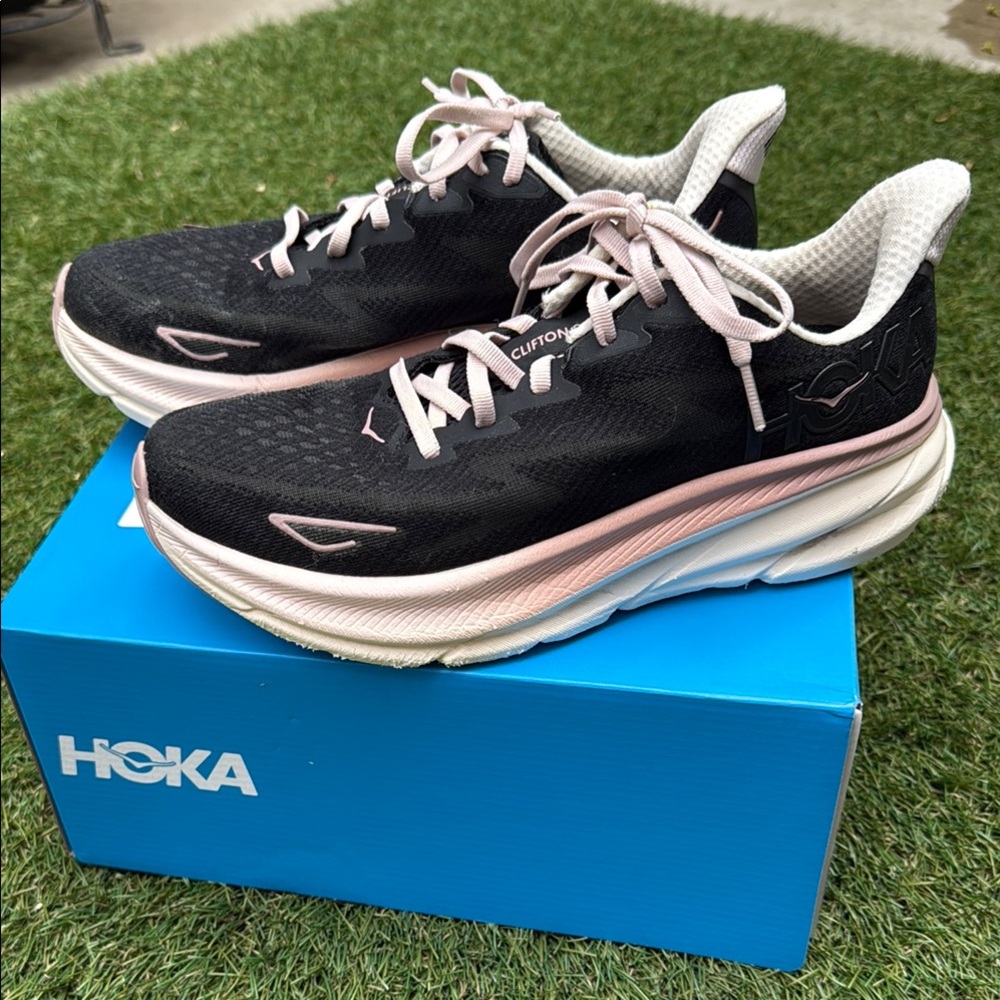 Hoka Clifton 9 Women's Black and Pink Running Shoes